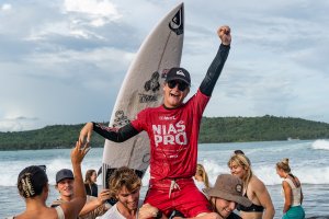 Paige Hareb dan Marlon Harrison Berhasil Merebut Gelar Juara di Nias Pro QS5000