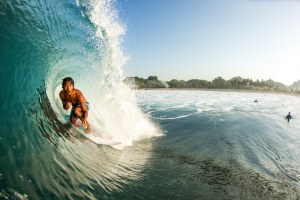 Oney Anwar Memperpanjang Kontraknya Dengan Rip Curl