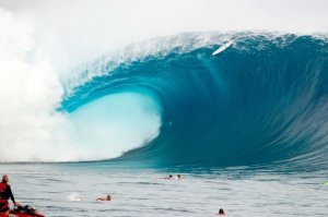 CLOUDBREAK, GAIRAH ABADI KELLY SLATER