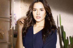 PENYANYI CANTIK RAISA MENGAJAK SELURUH MASYARAKAT UNTUK STOP MENGGUNAKAN &quot;SINGLE USE PLASTIC&quot;