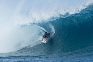 QUIKSILVER RIDER JEREMY FLORES MEMENANGKAN TAHITI PRO