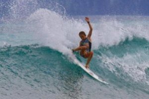 SIERRA KERR, 12 TAHUN, MENUNJUKKAN EVOLUSINYA DI PULAU MENTAWAI