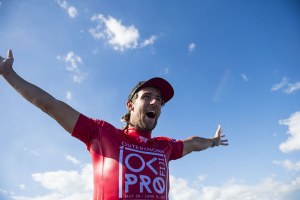 MATT WILKINSON MENJUARAI OUTERKNOWN FIJI PRO 2017, MERAIH JERSEY KUNING