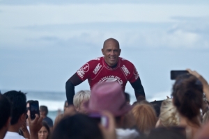 Kelly Slater memenangkan Volcom PIPE pro 2014