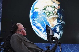 STEPHEN HAWKING MENINGGAL. BERIKUT 5 PERINGATAN DARI SOSOK HEBAT INI