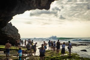 8 ORANG SURFER TERSISA, BABAK FINAL RIP CURL CUP AKAN BERLANGSUNG SENIN PAGI