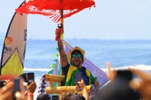 ITALO FERREIRA DAN LAKEY PETERSON MENANG DI CORONA BALI PROTECTED