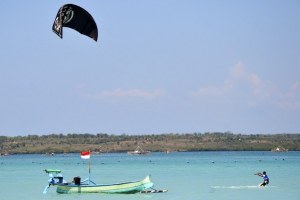 PANTAI KALIANTAN : PANTAI TERPENCIL NAN INDAH DI LOMBOK TIMUR SURGA UNTUK PECINTA KITESURFING