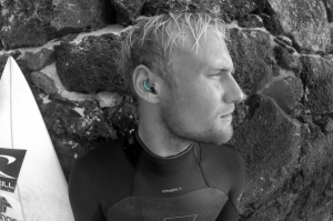 SURFEARS, pelindung telinga saat surfing