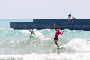 DEAN PERMANA DAN DAISY VALDEZ KLAIM KEMENANGAN DI REnextop Asian Surfing Tour