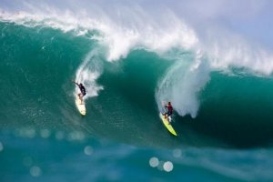 JOHN JOHN FLORENCE DI ANTARA TAMU MEWAH UNTUK EDDIE AIKAU