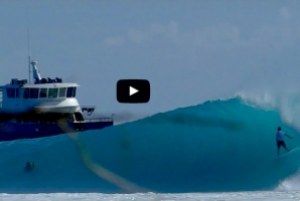 EPIC SWELL TERKAM LANCES RIGHT MENTAWAI