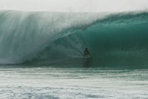 Valentine Swell, gelombang besar yang masuk ke Pipeline Sabtu lalu