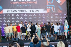 16 PESERTA UNDANGAN DIPERKENALKAN SAAT UPACARA PEMBUKAAN RIP CURL CUP DI PADANG-PADANG