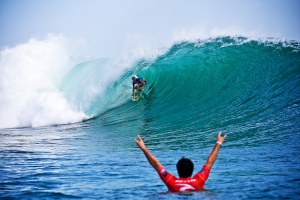 COUNTDOWN ACARA RIP CURL CUP PADANG PADANG DIMULAI DENGAN MUSIM SURFING YANG EPIK DI INDONESIA