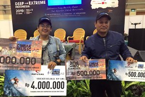 PEMENANG PEMBURU OMBAK MUSIC CHALLENGE MENERIMA HADIAH DI DXI