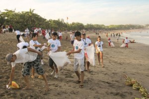 GRUP BYE BYE PLASTIC AKAN ADAKAN PROGRAM BEACH CLEAN UP TERBESAR DI BALI