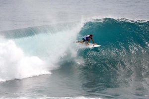 Surifng di Uluwatu