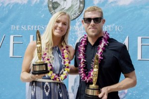 MICK FANNING DAN BETHANY HAMILTON DIABADIKAN DI SURFER&#039;S HALL OF FAME