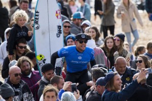 MENANG DI J-BAY OPEN, SEPERTINYA MICK FANNING TIDAK PUNYA RASA TAKUT