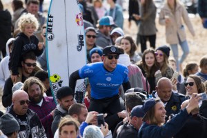 MENANG DI J-BAY OPEN, SEPERTINYA MICK FANNING TIDAK PUNYA RASA TAKUT