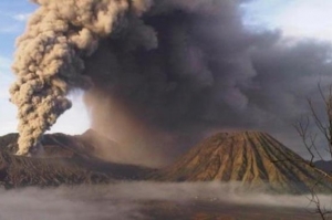 GUNUNG BROMO ERUPSI, PARIWISATA MENURUN