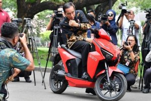 INDONESIA BANGGA : GESITS MOTOR LISTRIK PERTAMA BUATAN INDONESIA DAN BAKAL DIPASARKAN