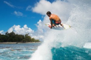 MASON HO SURFING DI SEMPURNANYA OMBAK INDONESIA