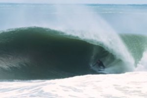 AKSI SURFING LUAR BIASA BRITT BRALEY DI CAPE HATTERAS