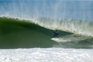 JEREMY FLORES, MAXIME HUSCENOT DAN CIA DI GELOMBANG HOSSEGOR