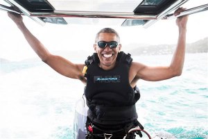 MANTAN PRESIDEN AMERIKA BARACK OBAMA DITANTANG UNTUK KITESURFING