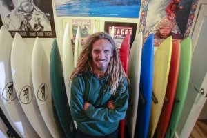 ROB MACHADO BUKA TOKO SURF DI CALIFORNIA