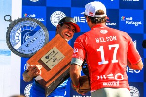 Gabriel Medina memenangkan MEO Rip Curl Pro Portugal dan menghidupkan kembali perburuan gelar