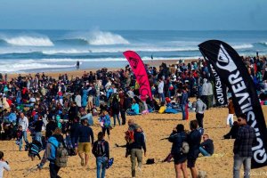 The World Surf League (WSL) dan Boardriders mengumumkan bahwa kompetisi Quiksilver/Roxy Pro France 2022 dibatalkan