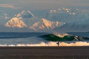 SURFING DINGIN NAN INDAH DI TEMPAT TERDINGIN ALASKA