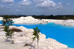 YUK MANJAKAN MATAMU DENGAN PEMANDANGAN KOLONG BIRU DI BANGKA TENGAH