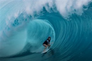 WANITA SUPER TEAHUPOO BETHANY HAMILTON