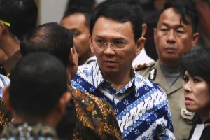INDONESIA MENGHADAPI MASALAH KRISIS EKONOMI DAN SOSIAL PASKA KASUS AHOK