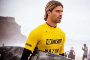 LAGI-LAGI SURFER HAMPIR MATI DI NAZARE