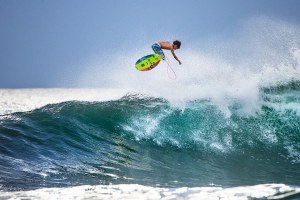 ELI HANNEMAN : BOCAH 13 TAHUN YANG JAGO SURFING