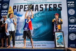 QUIKSILVER RIDER JEREMY FLORES MEMENANGKAN KOMPETISI BILLABONG PIPE MASTER