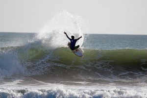 BILLABONG BLOODLINES SERI KEDUA BERLANGSUNG SPEKTAKULER DI PANTAI PADMA