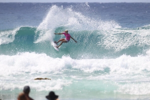 ADA PERTARUNGAN SENGIT DI ROXY PRO GOLD COAST