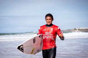 Rio Waida Lolos ke Babak 16 Besar di Meo Rip Curl Pro Portugal