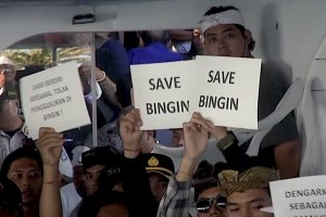 Otoritas Bali Mulai Bongkar Usaha di Pantai Bingin, Menuai Protes