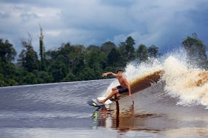 Pemburu Adrenaline Siap-siap Sambut Surfing Bono di FESTIVAL TAHUNAN BEKUDO BONO