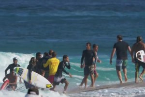 DUSTY PAYNE DILARIKAN KE RUMAH SAKIT PASKA ALAMI WIPEOUT DALAM FREE SURFING