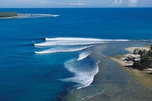 Eksotisme surfing di Pulau Sipora