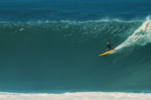 ITALO FERREIRA SURF di WAIMEA DENGAN KONDISI OMBAK SUPER BESAR