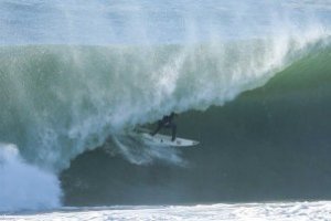 JEREMY FLORES TAKLUKAN BARREL HOSSEGOR